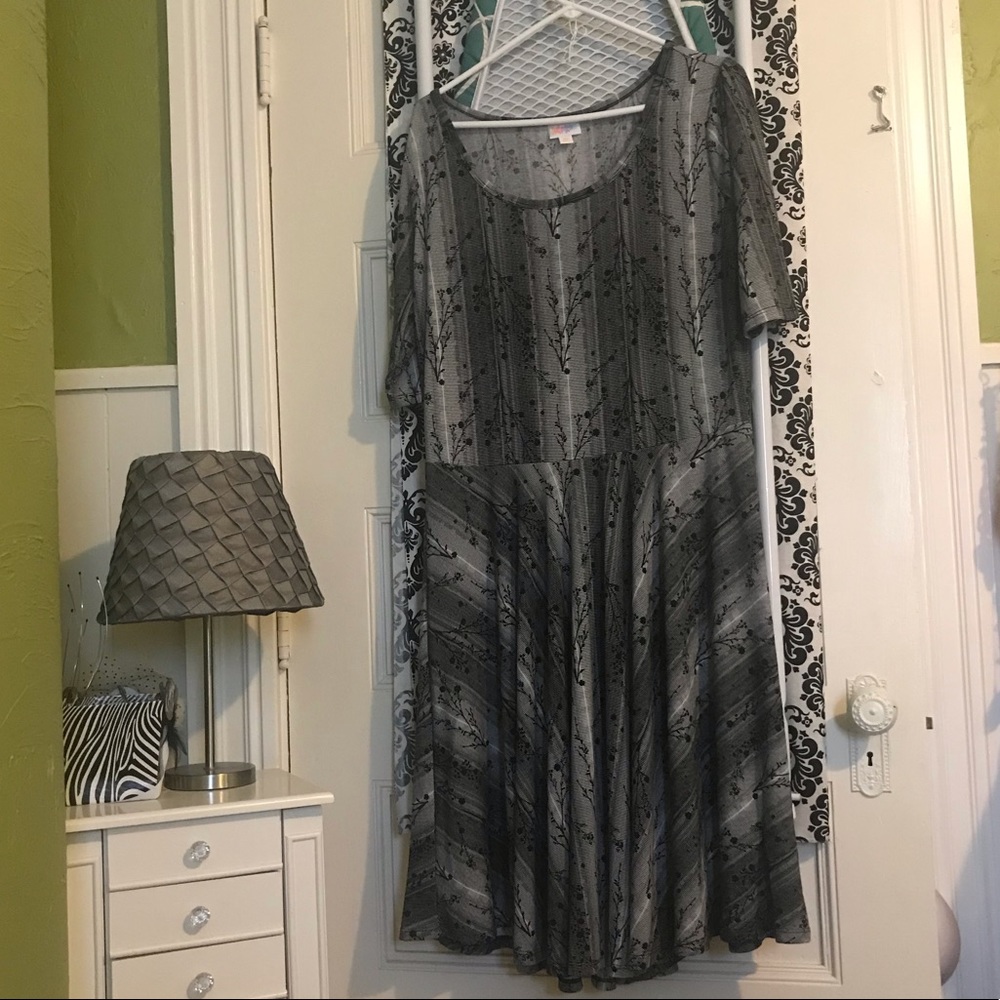 NWOT Noir and Blanc 2018 LuLaRoe Nicole dress 3XL
